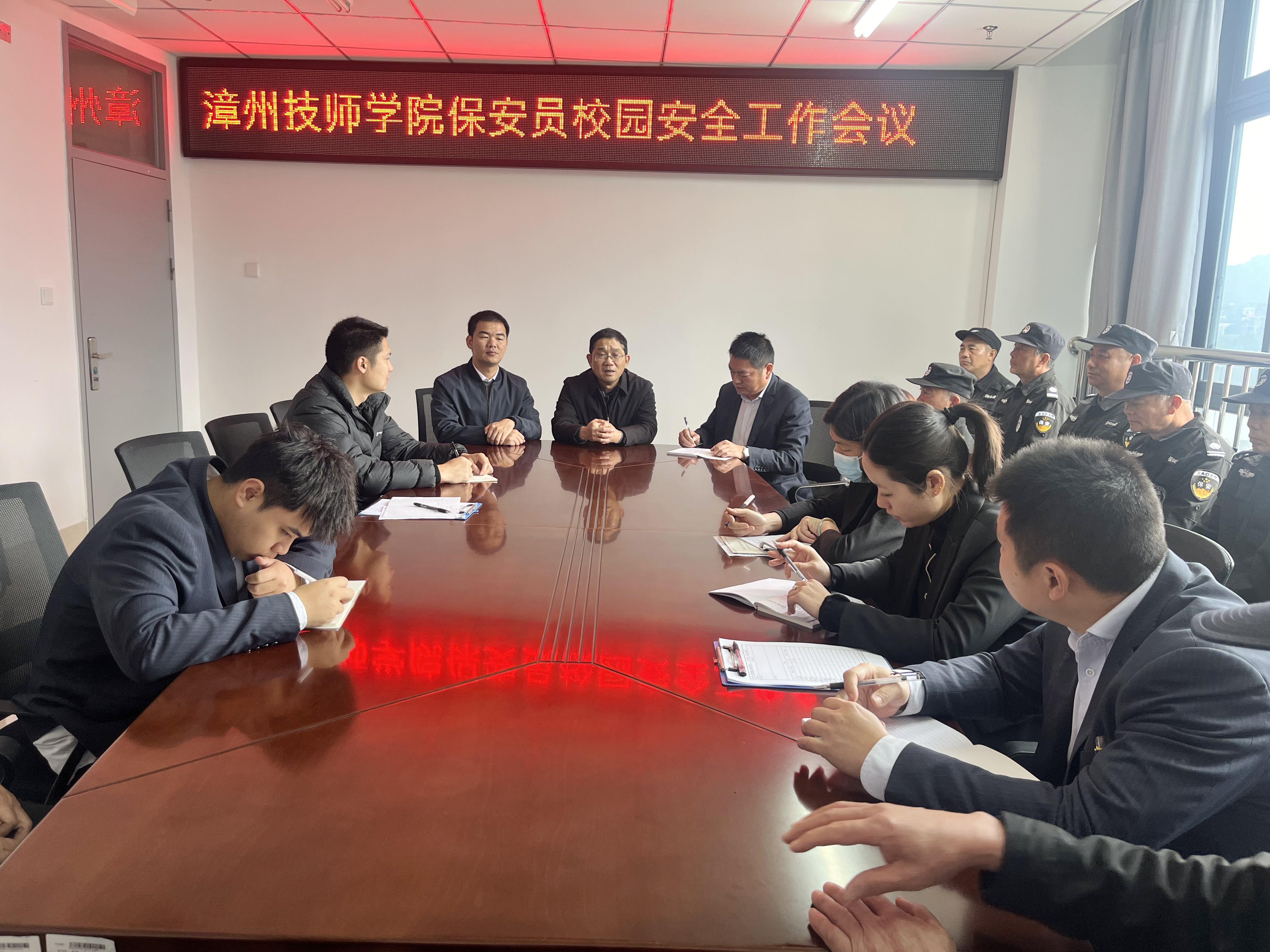 校园安全工作会议 (1)副本.jpg