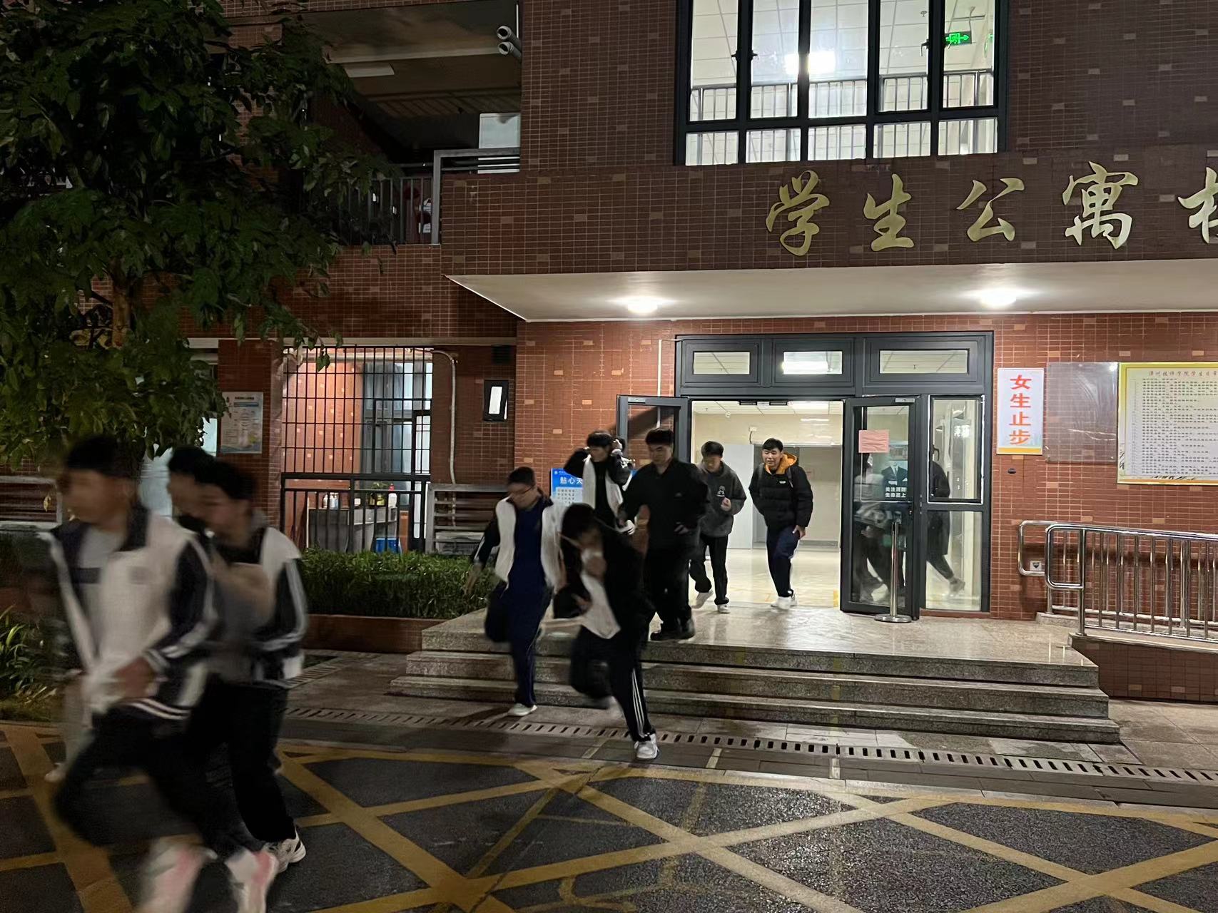 应急疏散演练 (2).jpg