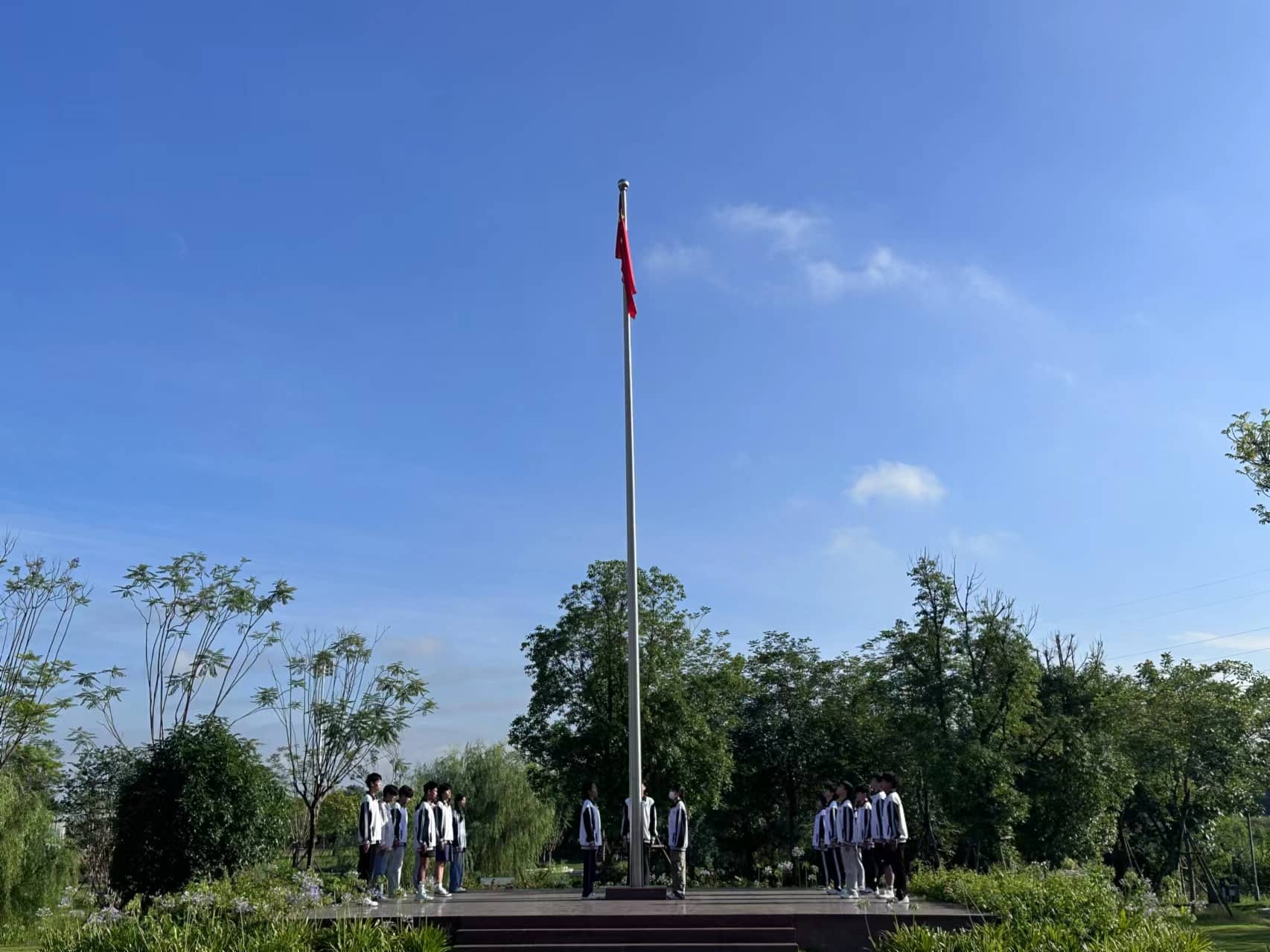 1719539925414514943.jpg 迎七一,颂党恩,记使命,学技能---国旗下讲话8.jpg