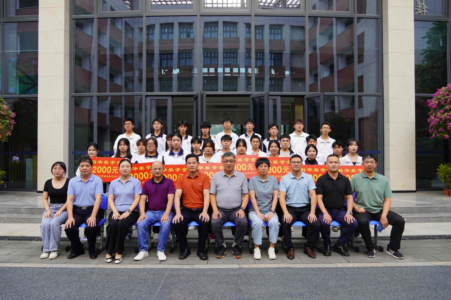 1699837952883357730.jpg 合影.jpg