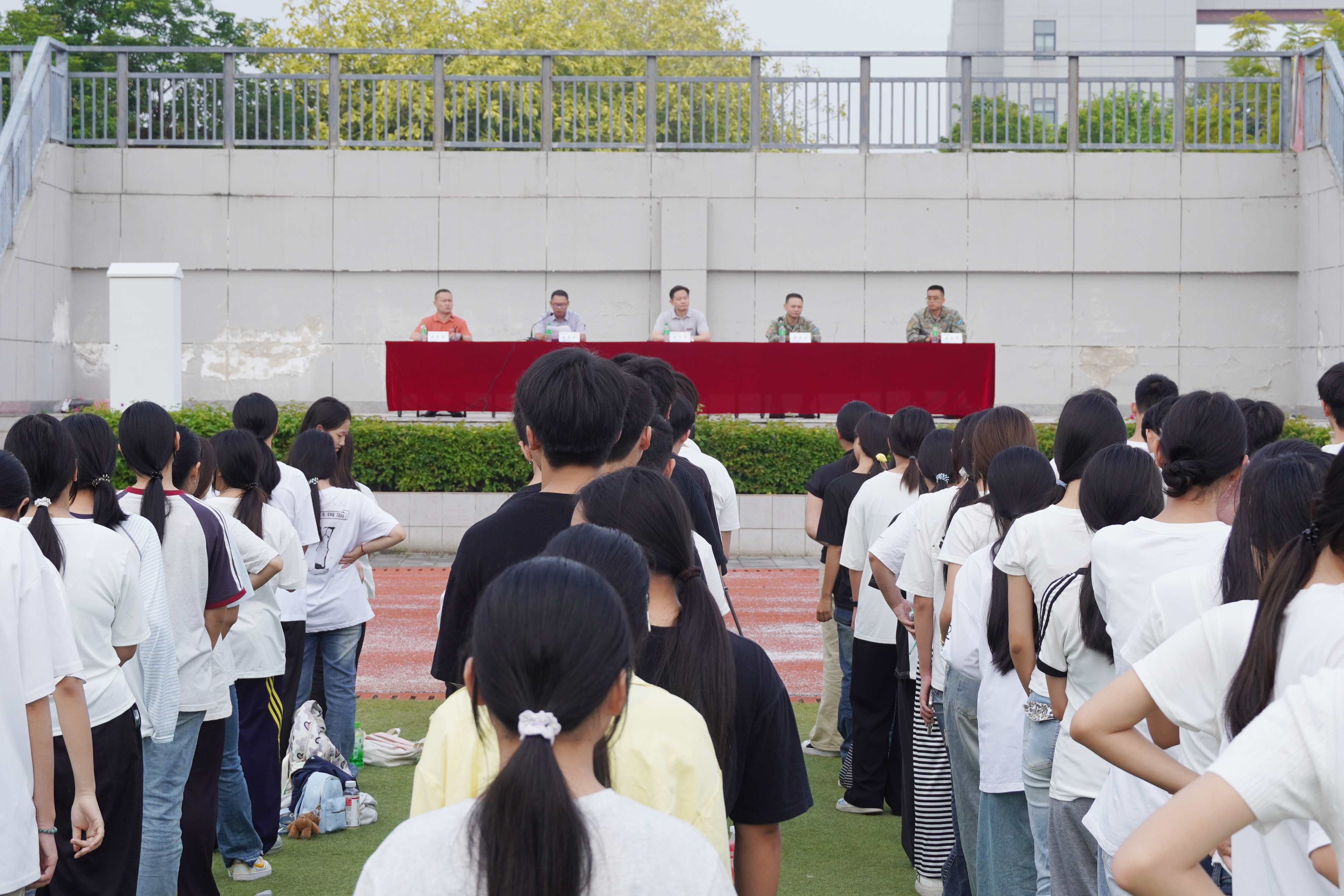 新生参加军训动员大会 (1).jpg 新生参加军训动员大会 (1).jpg