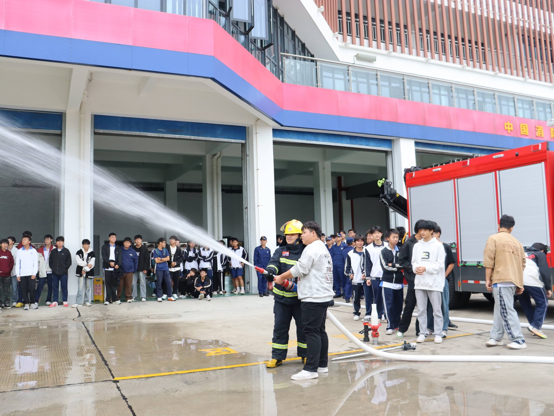 1732525454570840423.jpg 参观照片 (1).jpg