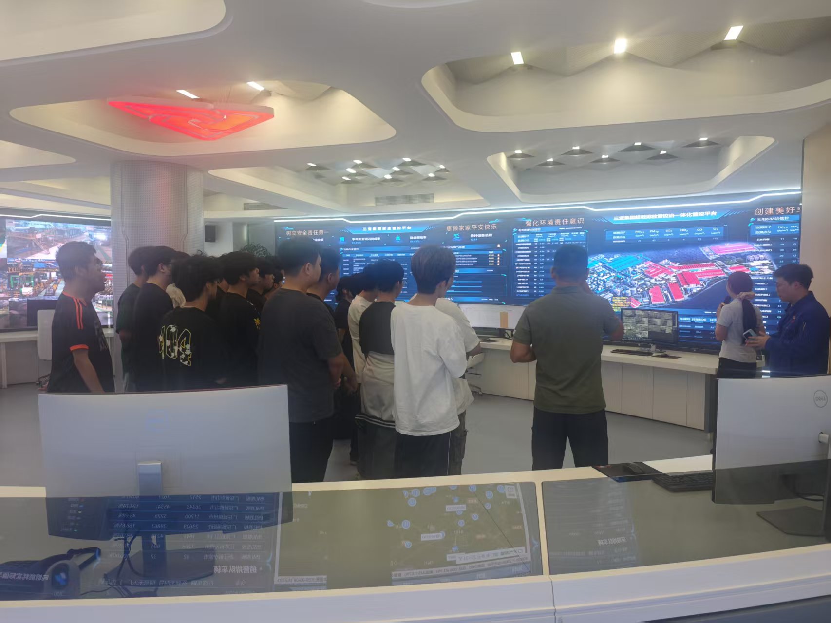 2.参观三宝.jpeg